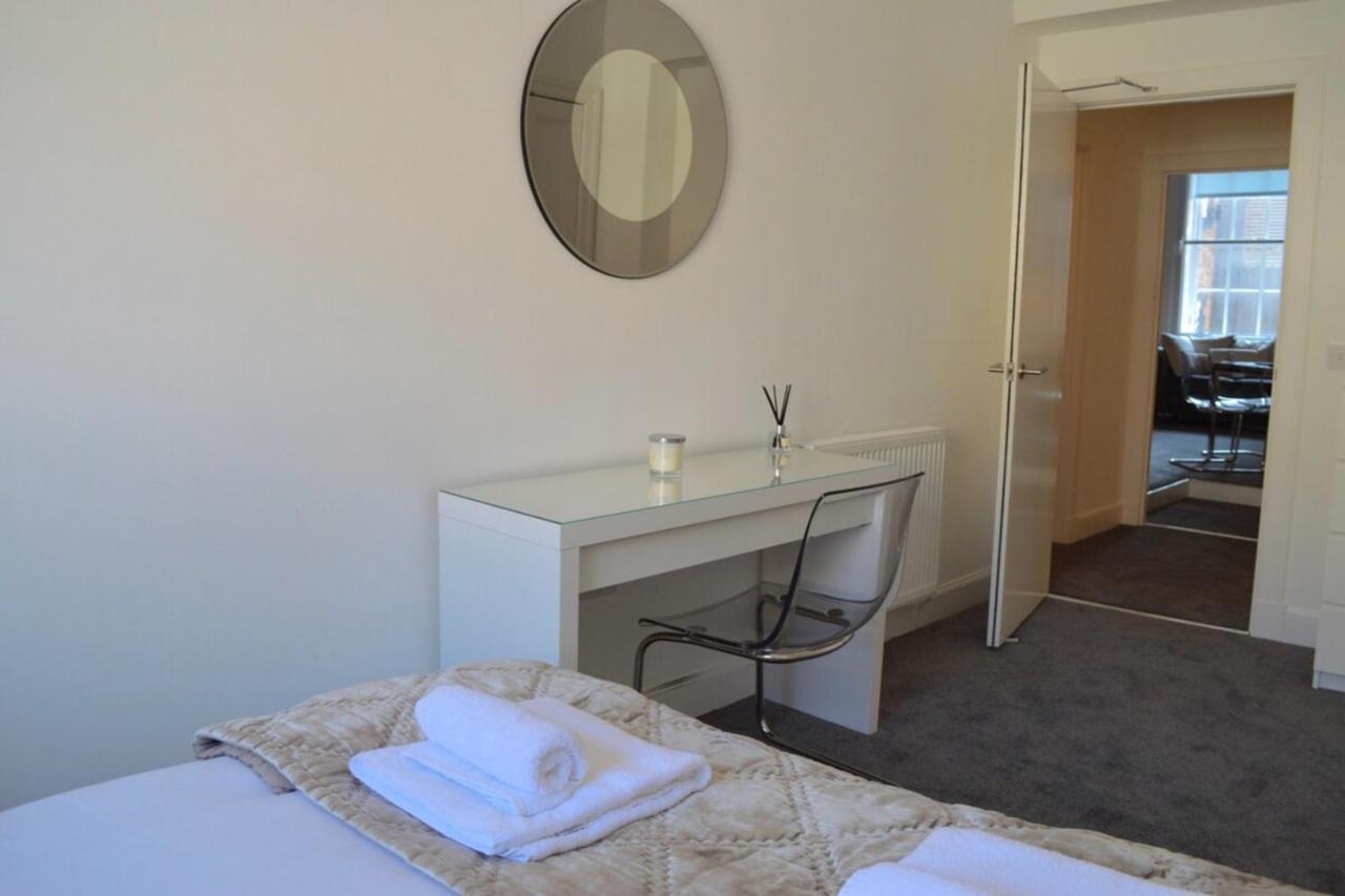 Spacious 3 Bedroom Flat In The Centre Appartement *